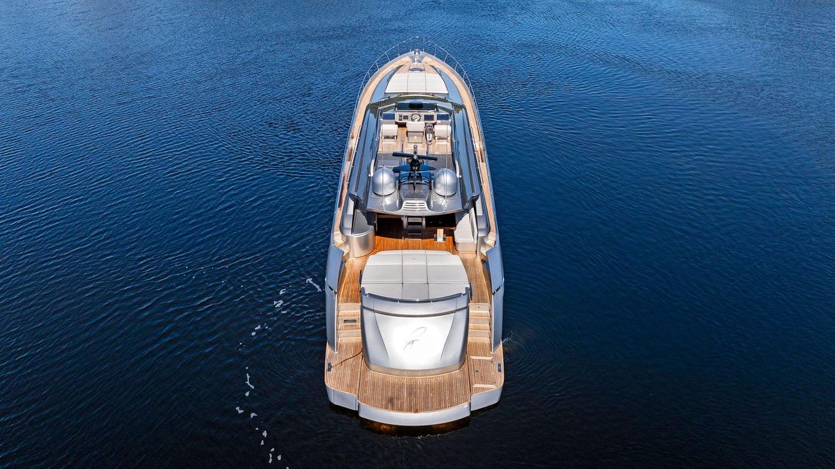 2021 Pershing 74 