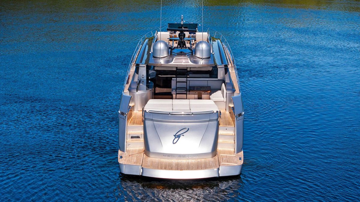 2021 Pershing 74 