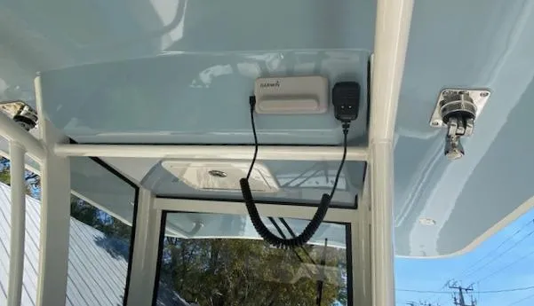 Wcn 51105 280ccx Coastbl Merc Yacht Photos Pics 2024 World Cat 280 CC-X boat interior with mounted Garmin radio.