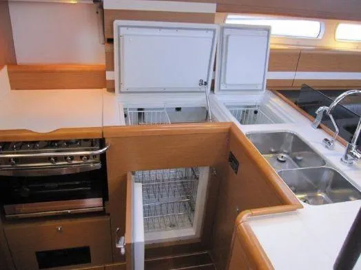 Fit Lady Yacht Photos Pics 