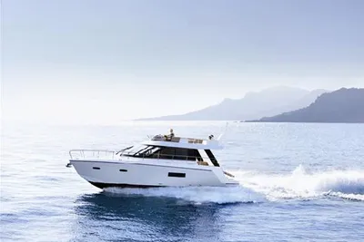 2011 Sealine F42