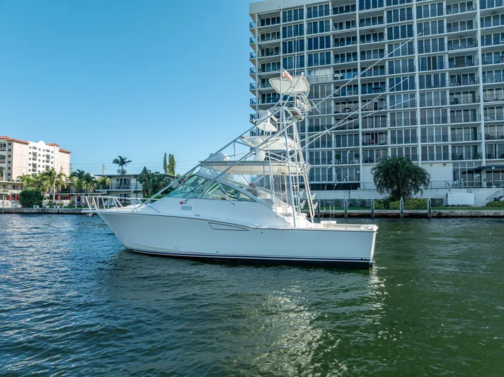 Hoo's Time Yacht Photos Pics 