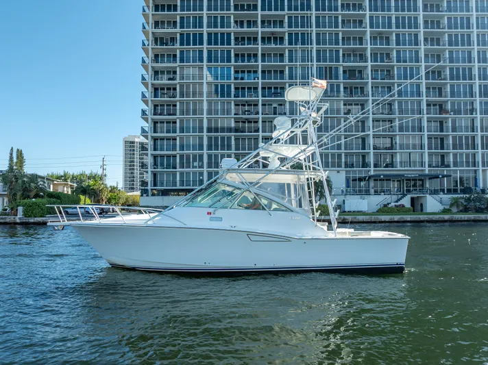 Hoo's Time Yacht Photos Pics 