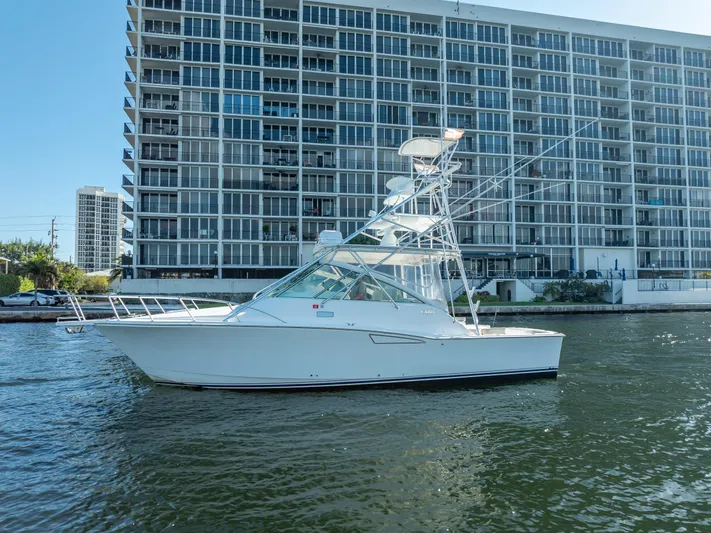 Hoo's Time Yacht Photos Pics 