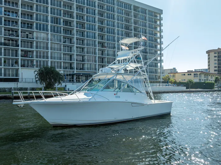 Hoo's Time Yacht Photos Pics 