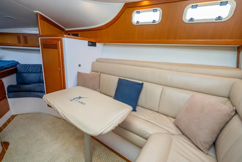 Hoo's Time Yacht Photos Pics 