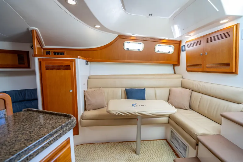 Hoo's Time Yacht Photos Pics 