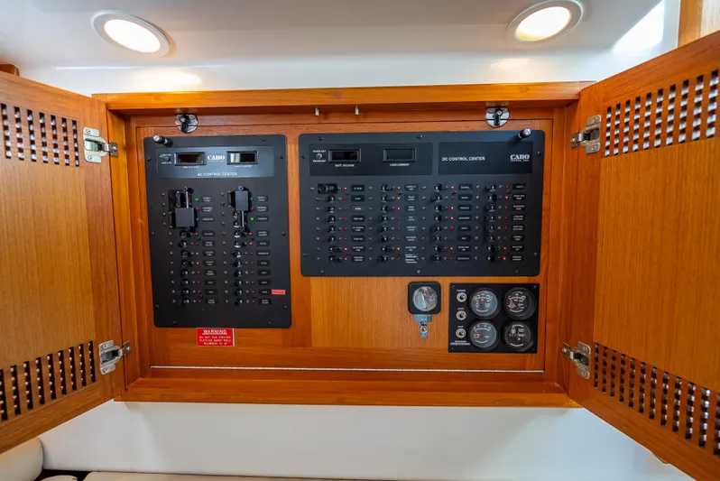 Hoo's Time Yacht Photos Pics 