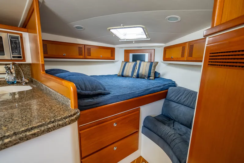 Hoo's Time Yacht Photos Pics 