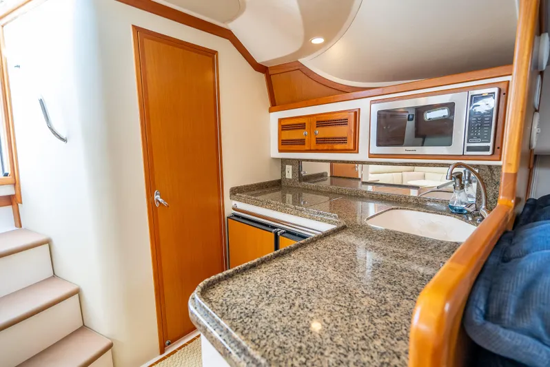 Hoo's Time Yacht Photos Pics 