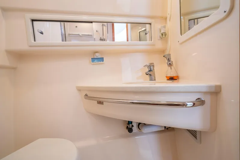 Hoo's Time Yacht Photos Pics 