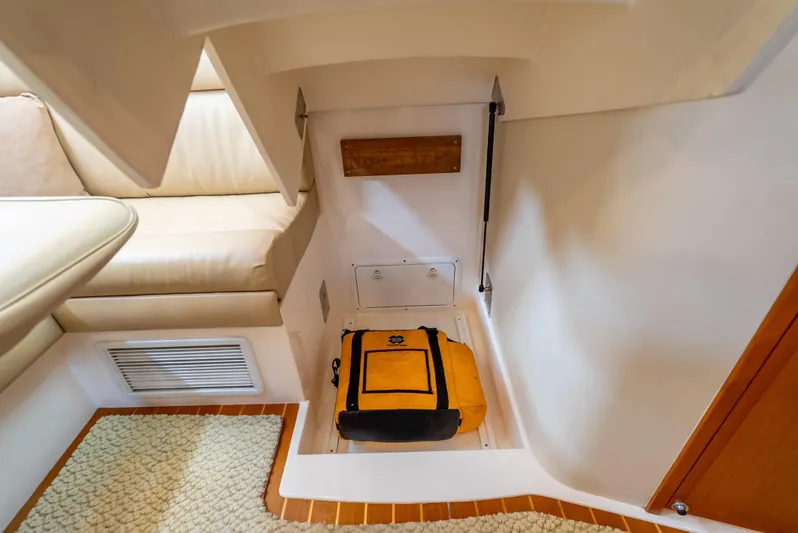 Hoo's Time Yacht Photos Pics 