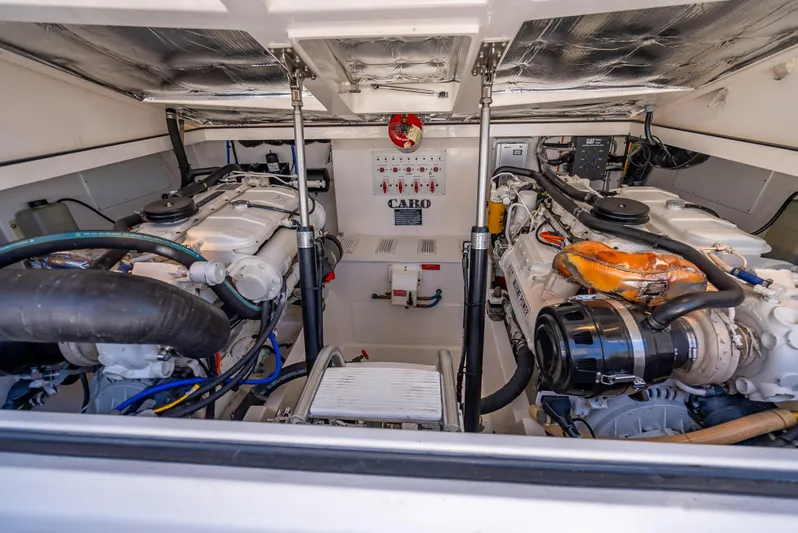 Hoo's Time Yacht Photos Pics 