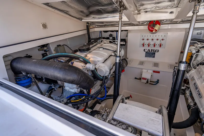 Hoo's Time Yacht Photos Pics 