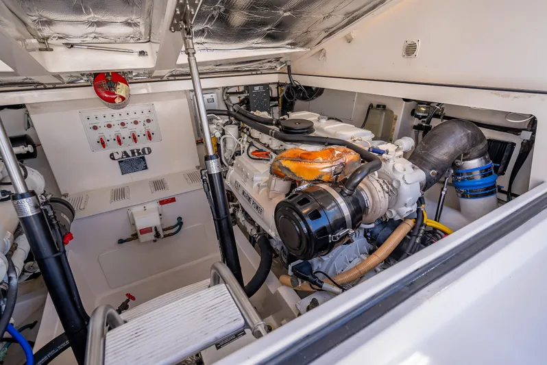 Hoo's Time Yacht Photos Pics 