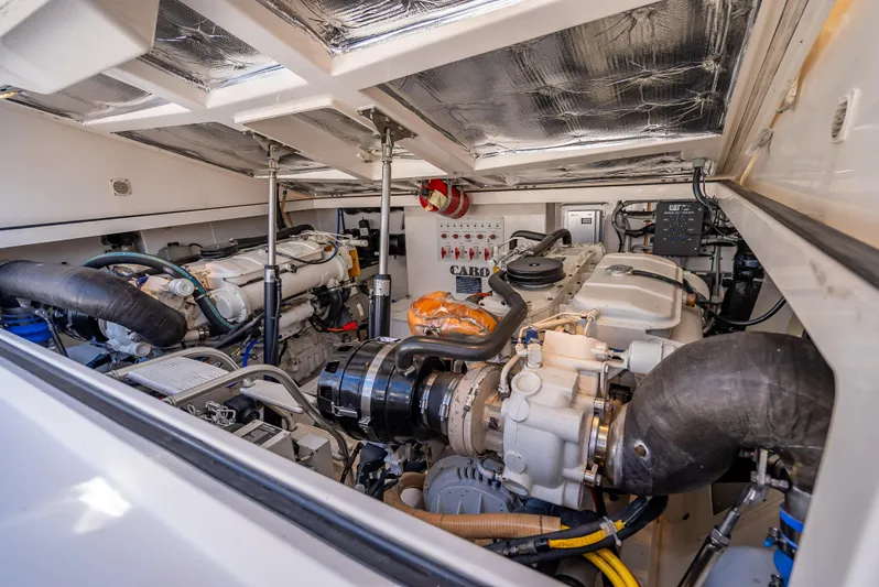 Hoo's Time Yacht Photos Pics 