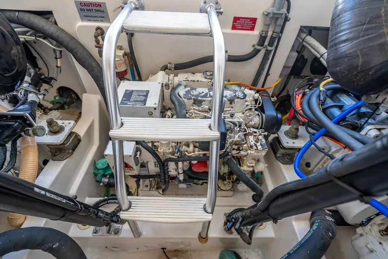 Hoo's Time Yacht Photos Pics 