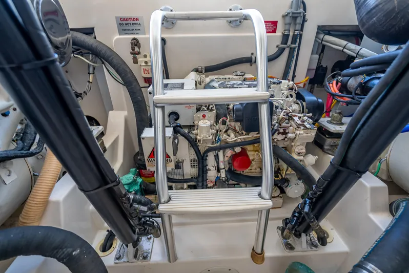 Hoo's Time Yacht Photos Pics 