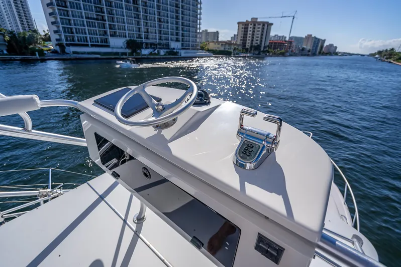 Hoo's Time Yacht Photos Pics 