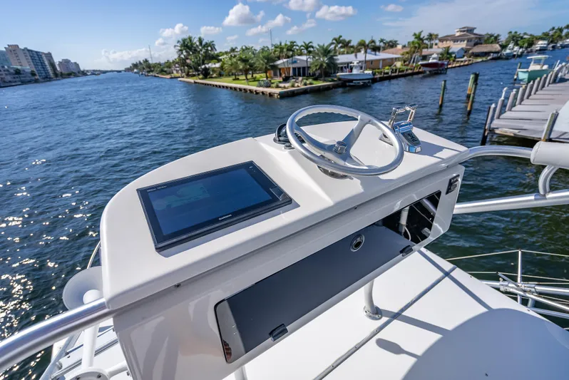 Hoo's Time Yacht Photos Pics 