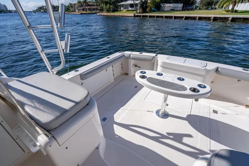 Hoo's Time Yacht Photos Pics 