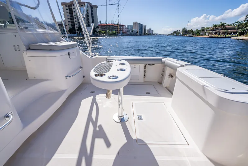 Hoo's Time Yacht Photos Pics 