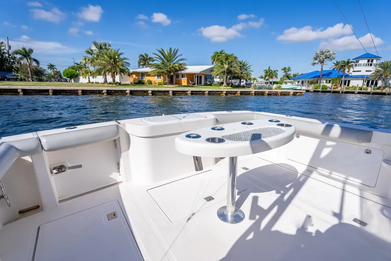 Hoo's Time Yacht Photos Pics 