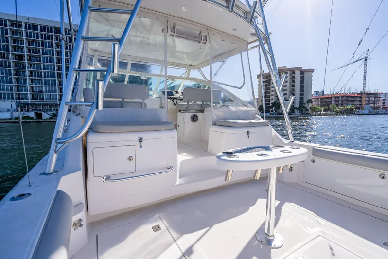 Hoo's Time Yacht Photos Pics 