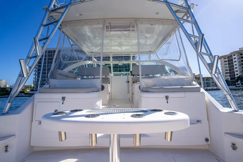 Hoo's Time Yacht Photos Pics 