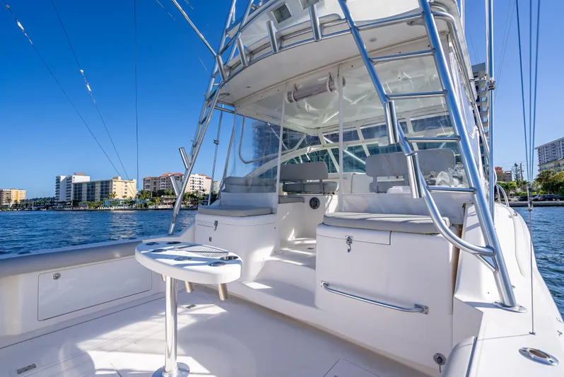 Hoo's Time Yacht Photos Pics 