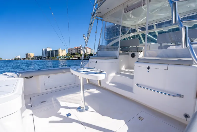 Hoo's Time Yacht Photos Pics 