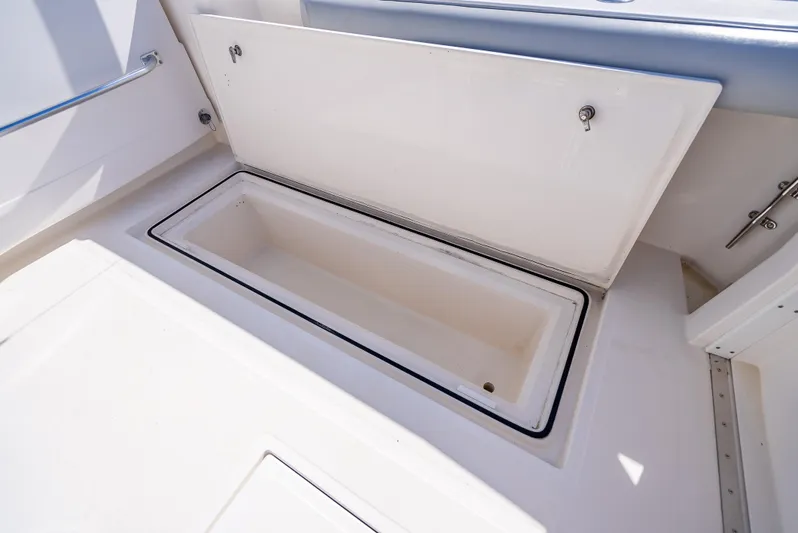 Hoo's Time Yacht Photos Pics 