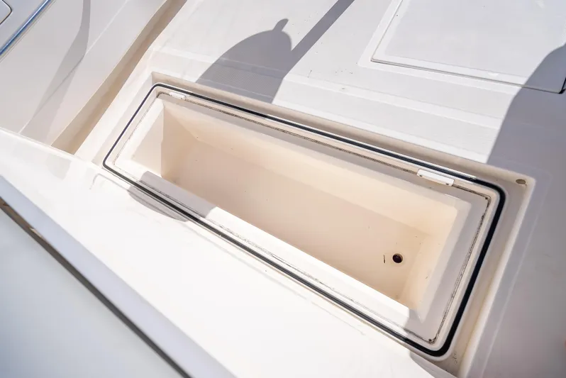 Hoo's Time Yacht Photos Pics 