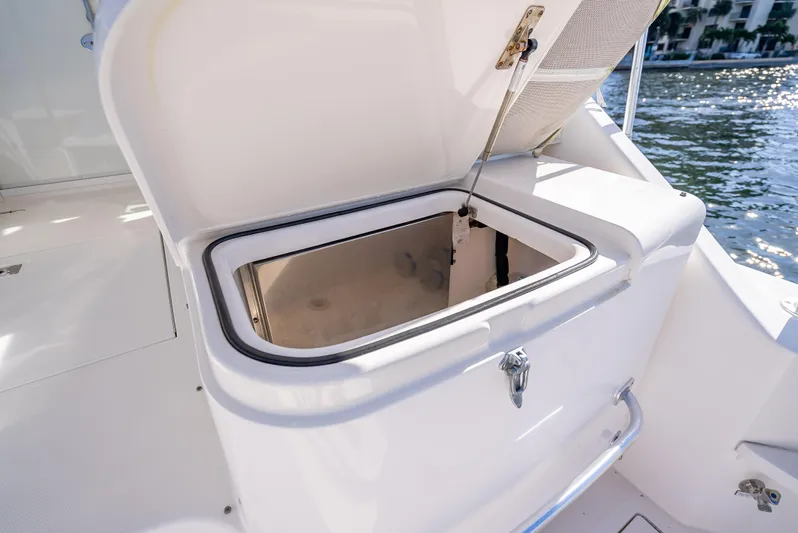 Hoo's Time Yacht Photos Pics 