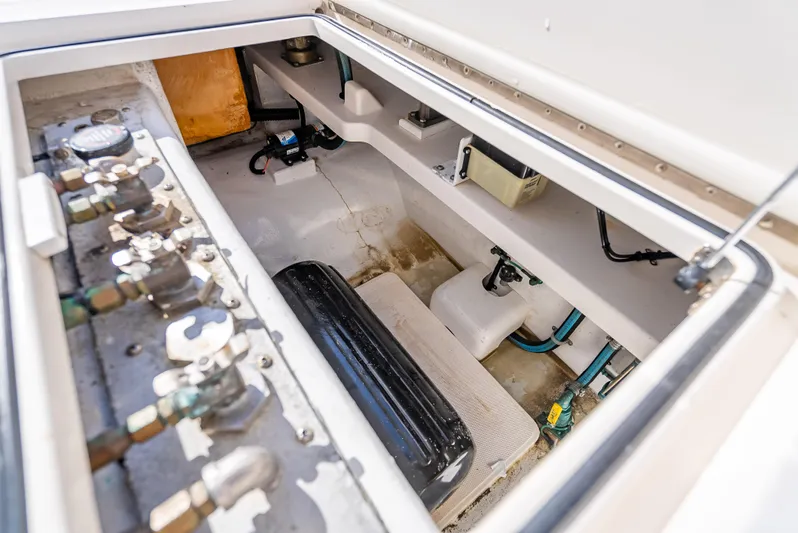 Hoo's Time Yacht Photos Pics 