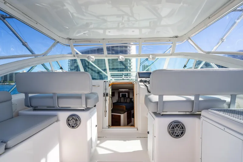 Hoo's Time Yacht Photos Pics 