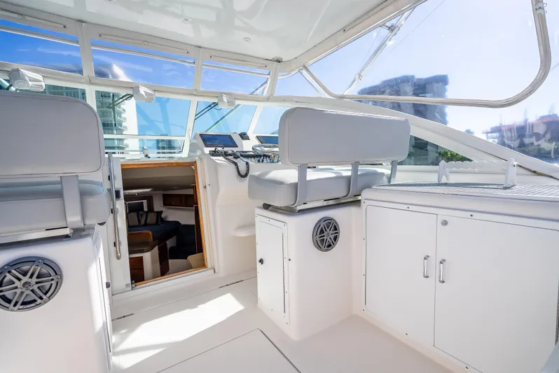 Hoo's Time Yacht Photos Pics 