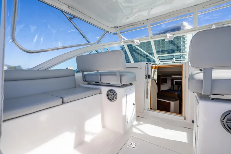 Hoo's Time Yacht Photos Pics 