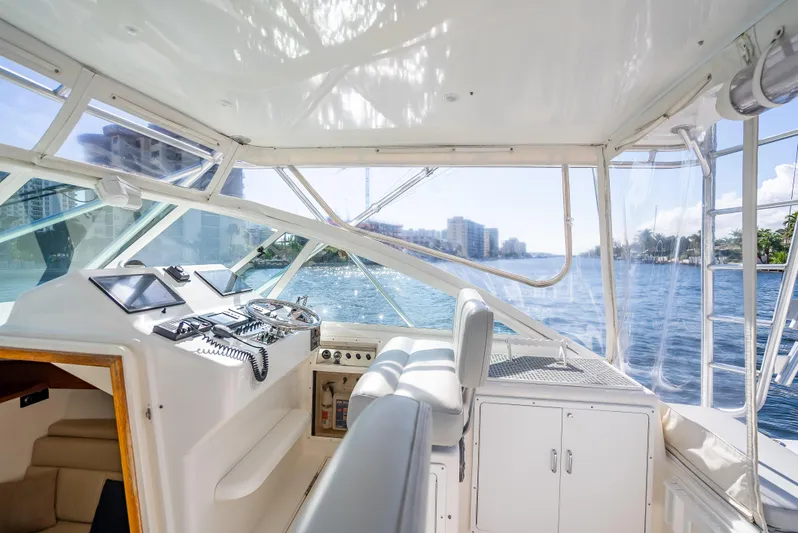 Hoo's Time Yacht Photos Pics 