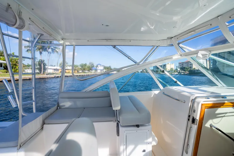 Hoo's Time Yacht Photos Pics 