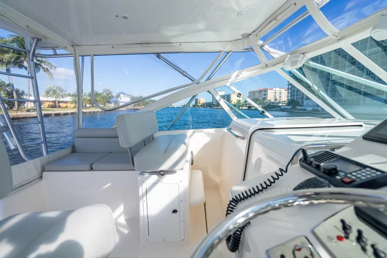 Hoo's Time Yacht Photos Pics 