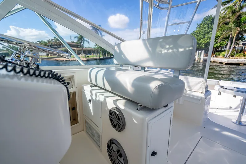 Hoo's Time Yacht Photos Pics 