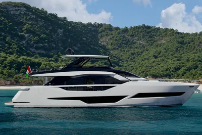 Ferretti Yachts 800