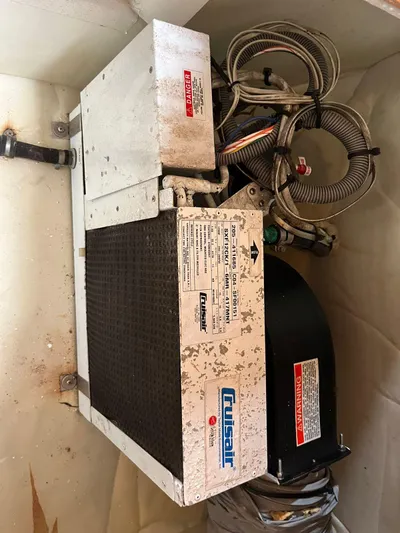  Yacht Photos Pics Cruisair air conditioning unit in a 2005 Azimut 43 yacht.