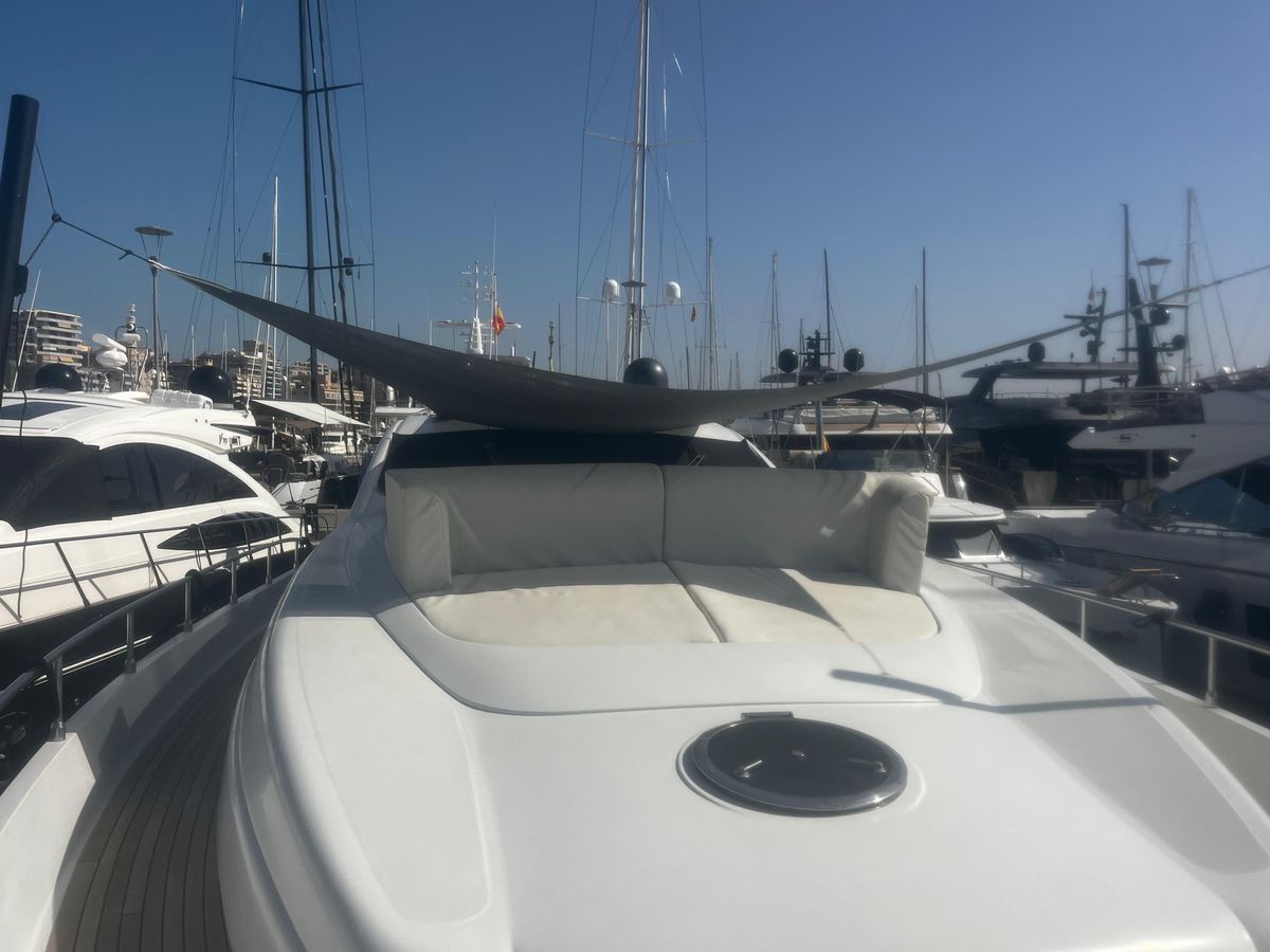 2004 Pershing 77 