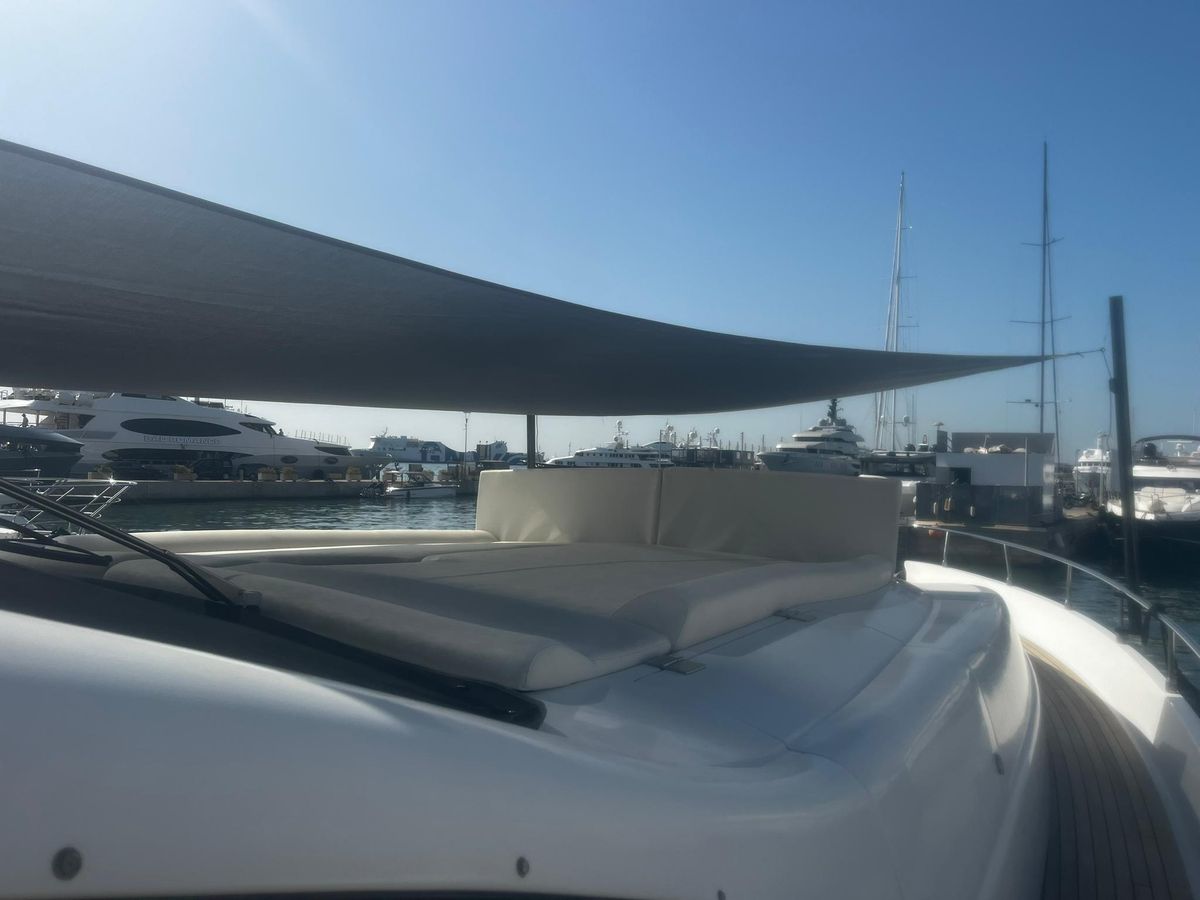 2004 Pershing 77 
