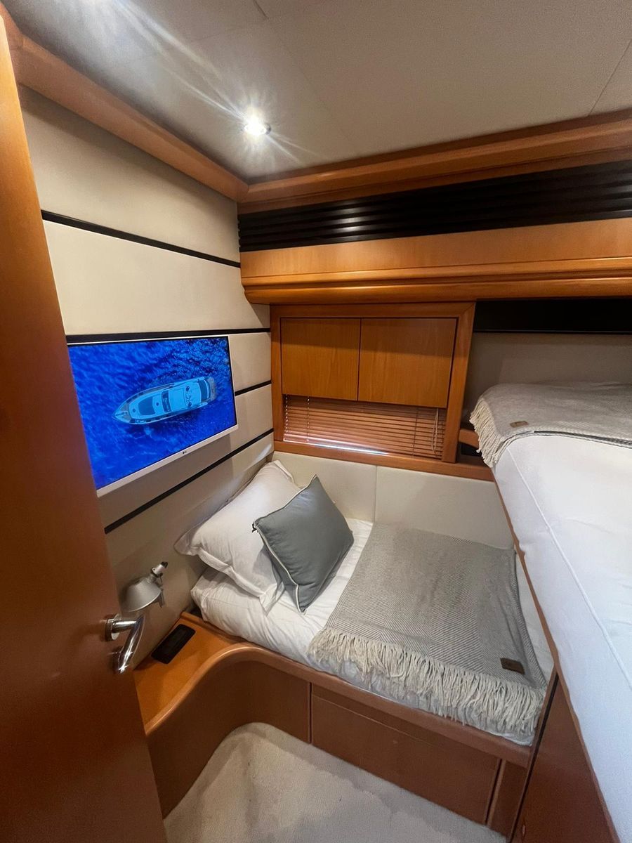 2004 Pershing 77 