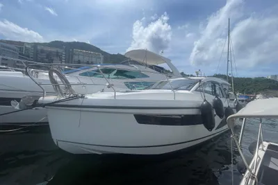 Sealine S330