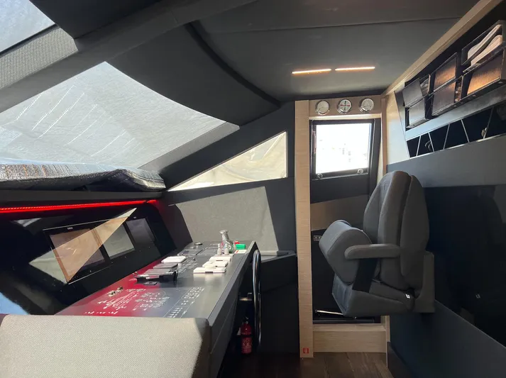  Yacht Photos Pics Interior helm of 2018 Ferretti Yachts 780, featuring modern controls and seating.
