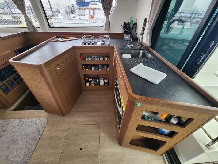 Seadozer Yacht Photos Pics 